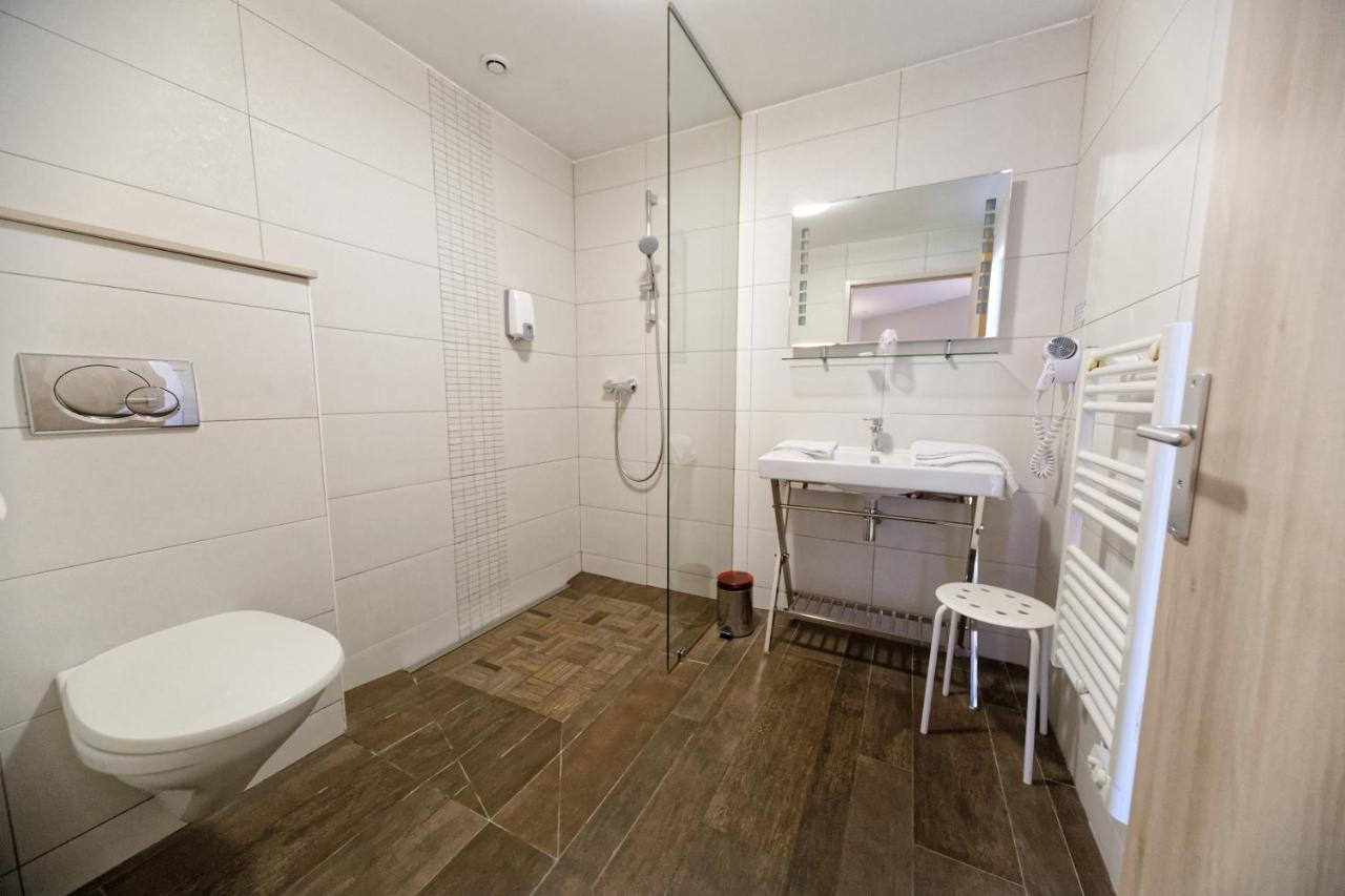 Charme Hotel, Montbeliard Sud ภายนอก รูปภาพ