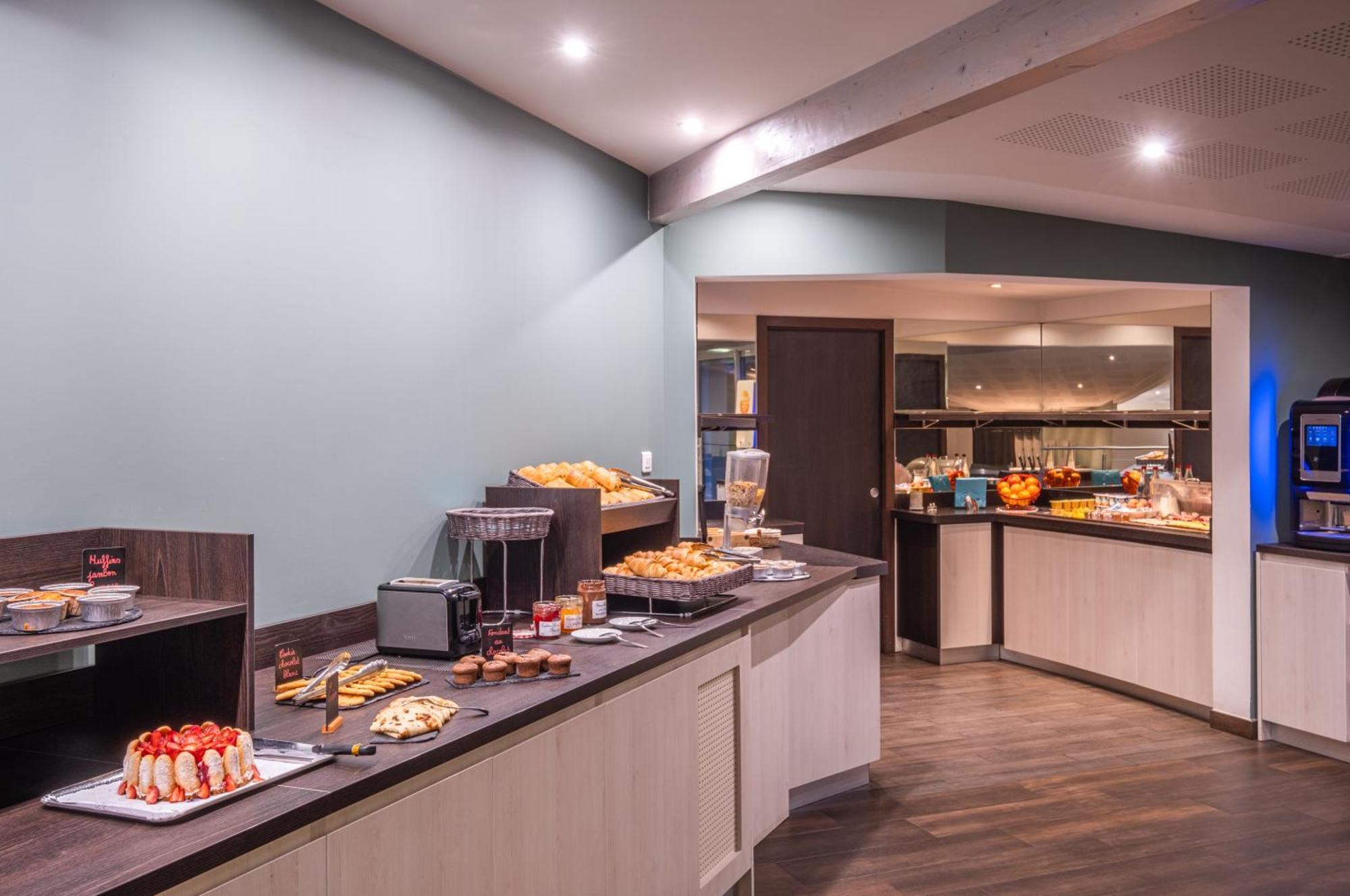 Charme Hotel, Montbeliard Sud ภายนอก รูปภาพ