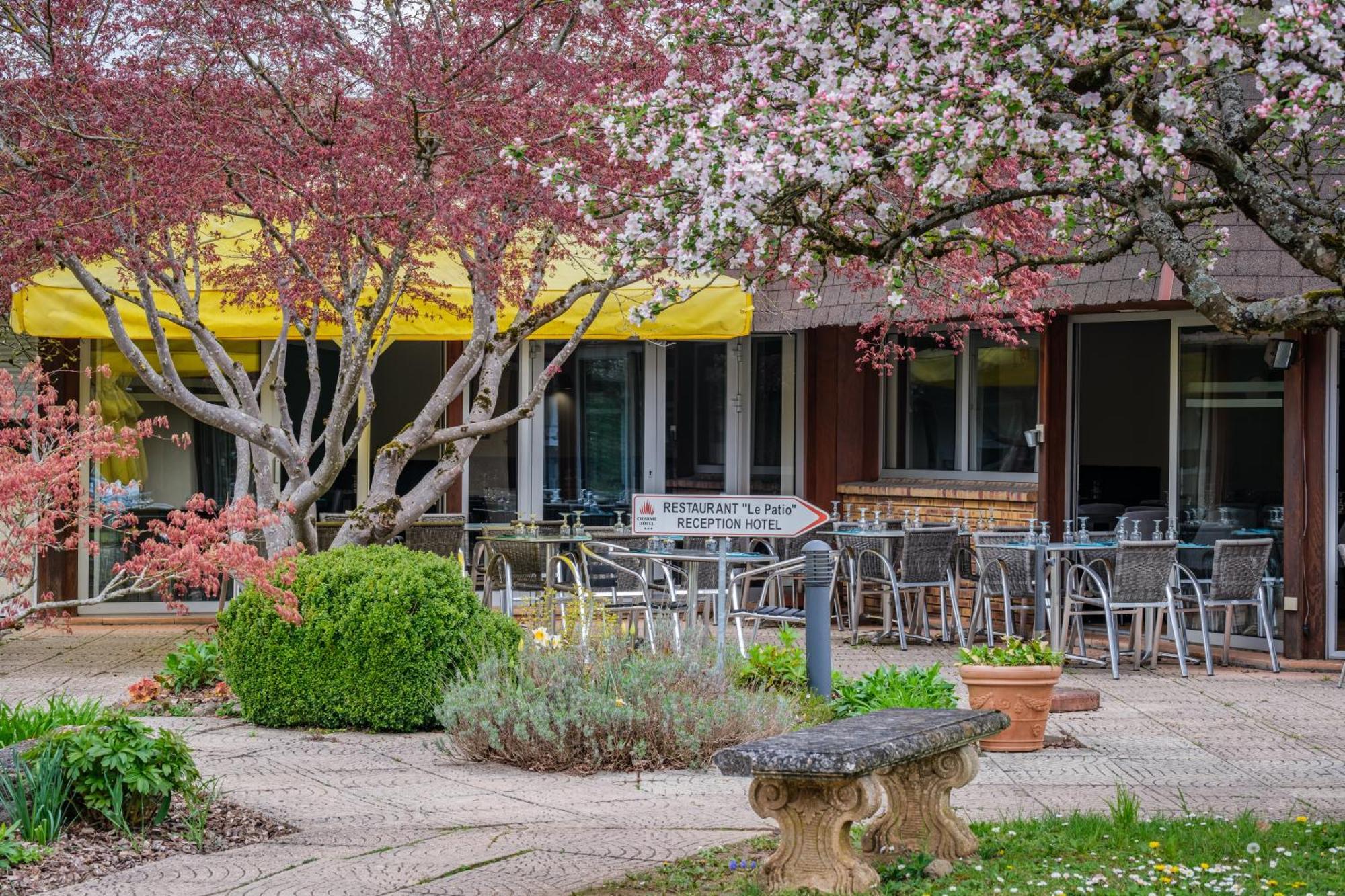 Charme Hotel, Montbeliard Sud ภายนอก รูปภาพ