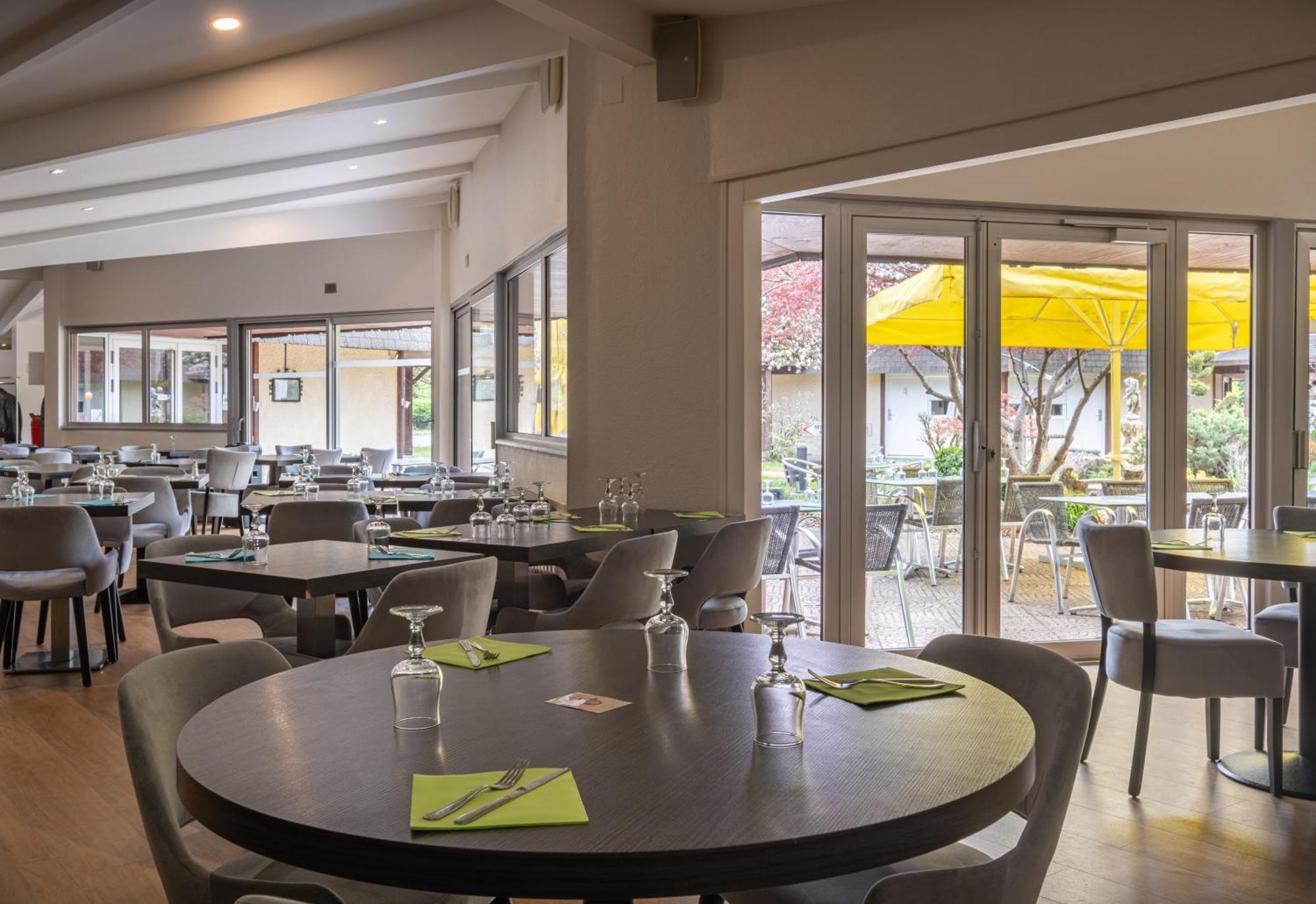 Charme Hotel, Montbeliard Sud ภายนอก รูปภาพ