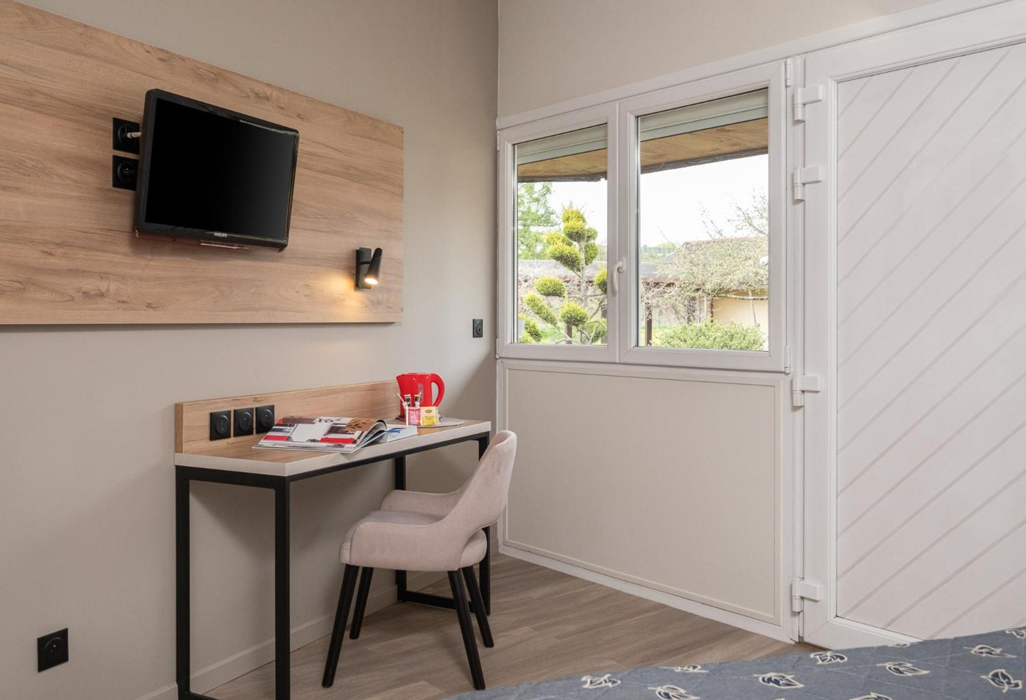 Charme Hotel, Montbeliard Sud ภายนอก รูปภาพ