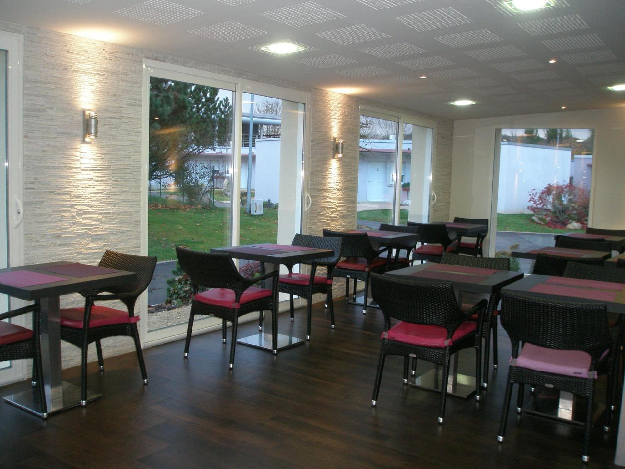 Charme Hotel, Montbeliard Sud ภายนอก รูปภาพ